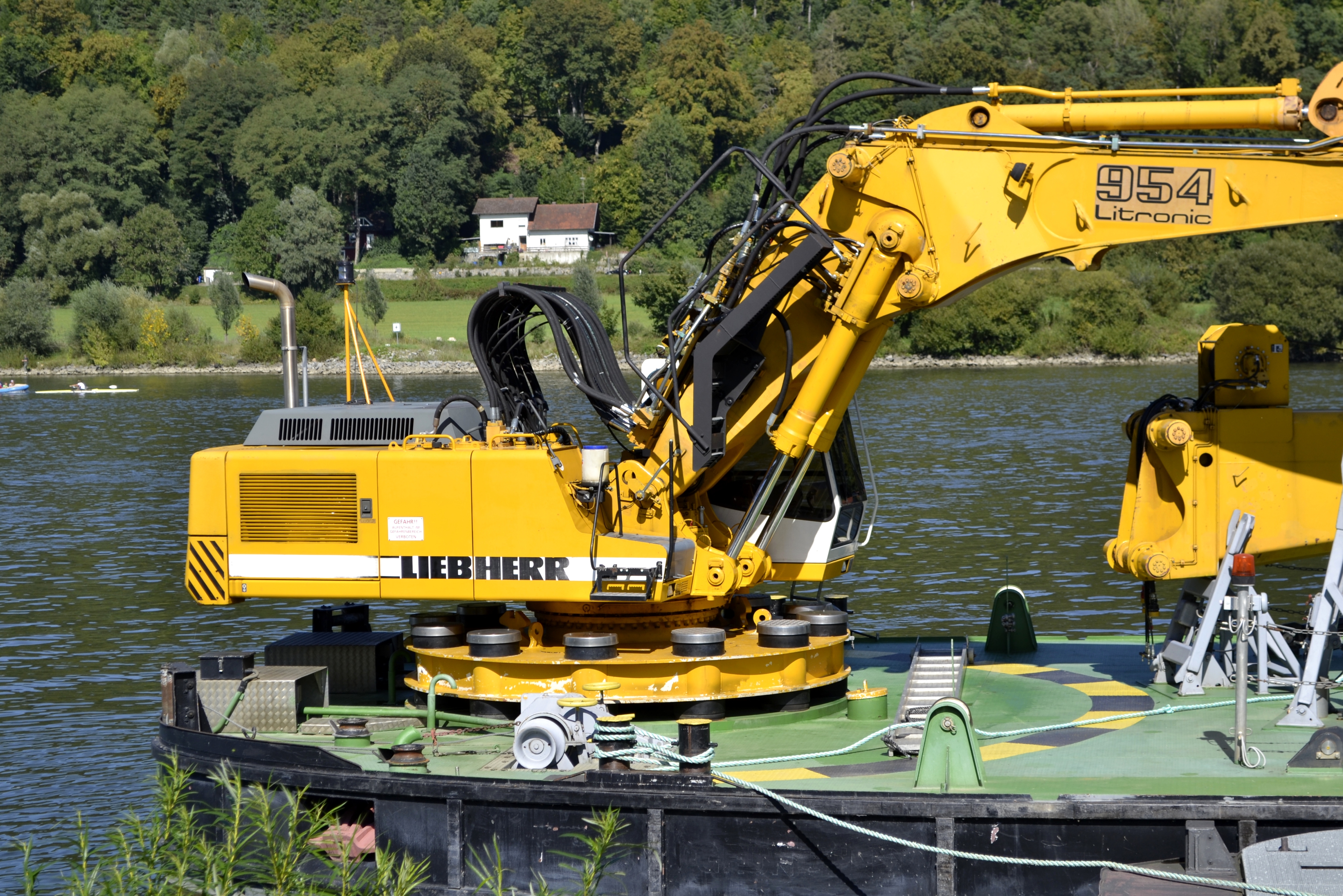 Dredge_ship_with_a_Liebherr_954_excavato