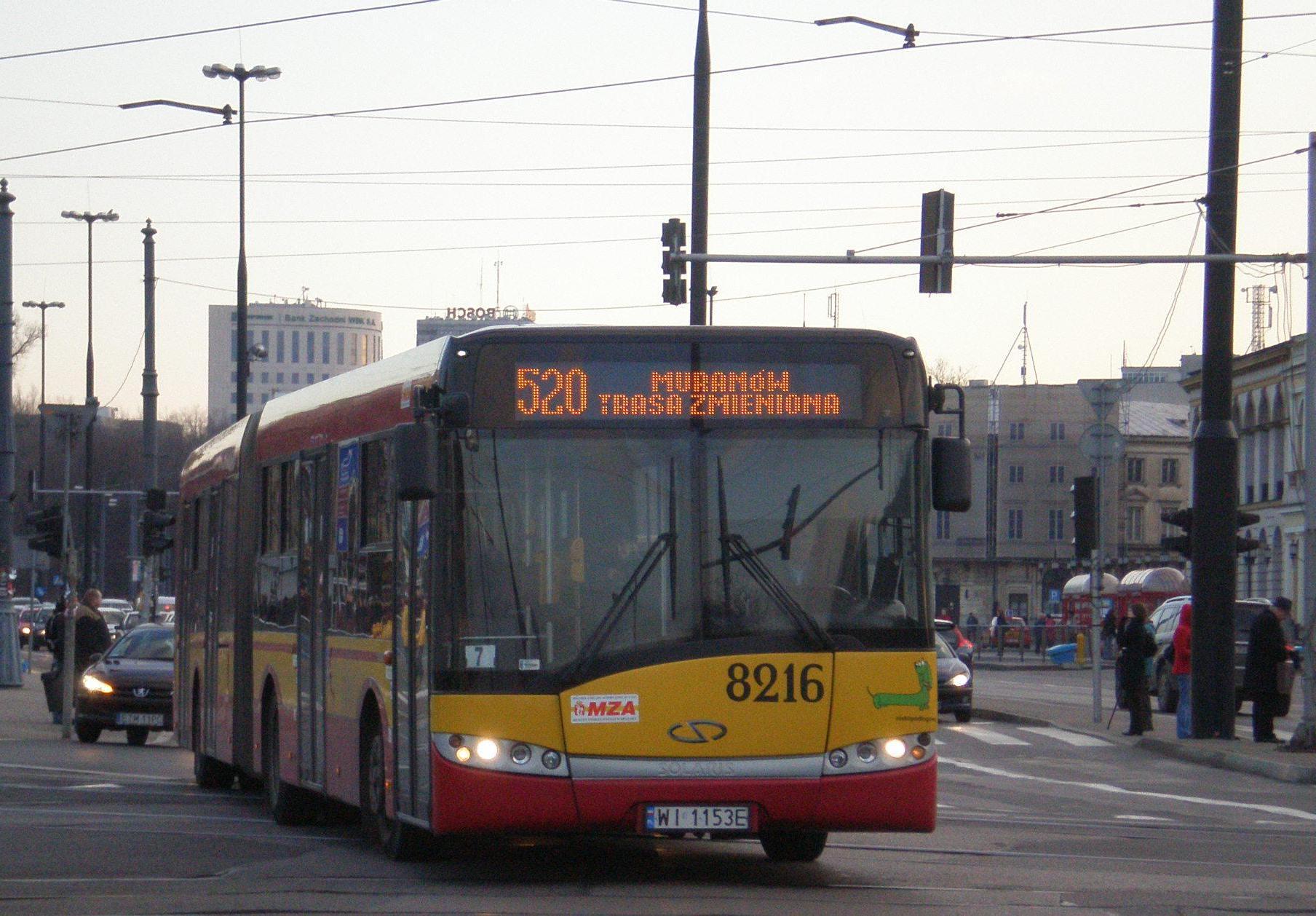 Plac_Bankowy_(autobus_520).JPG