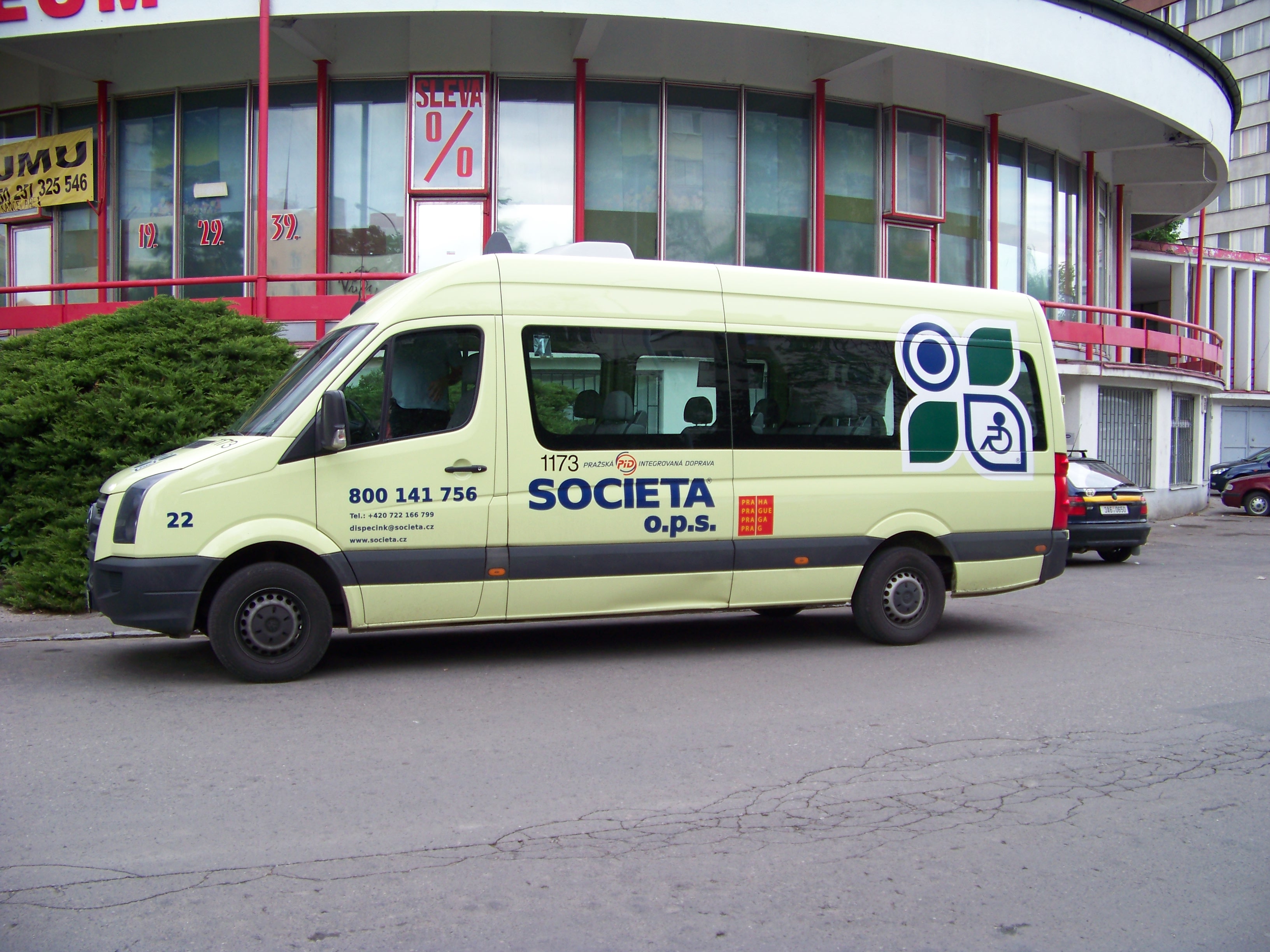 Minibus_Societa_1173,_lev%C3%BD_bok.jpg