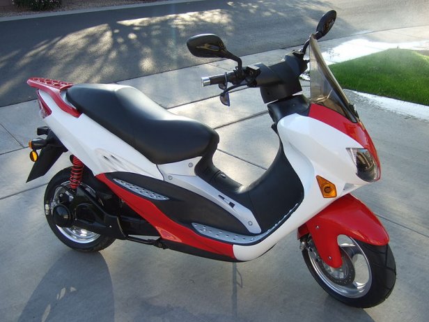 800px-Fun-ev.com-scooter-024-389382-616x