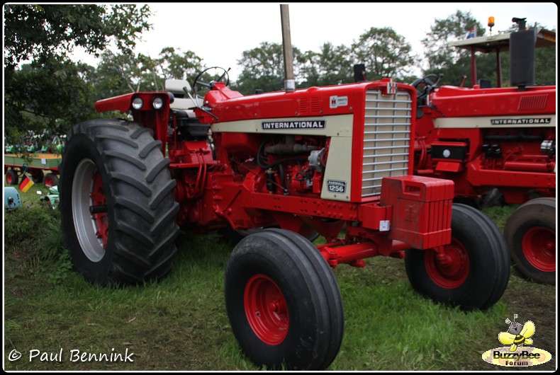 International-Farmall-1256-BorderMaker.j