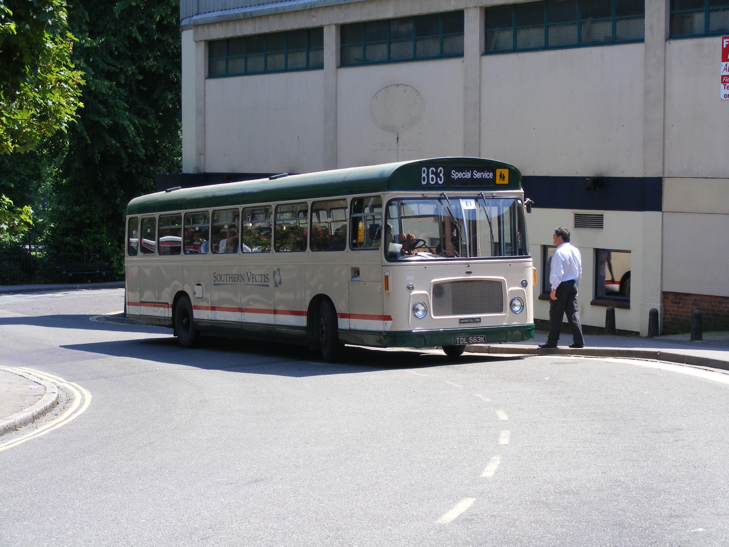 Southern_Vectis_863_TDL563K.jpg