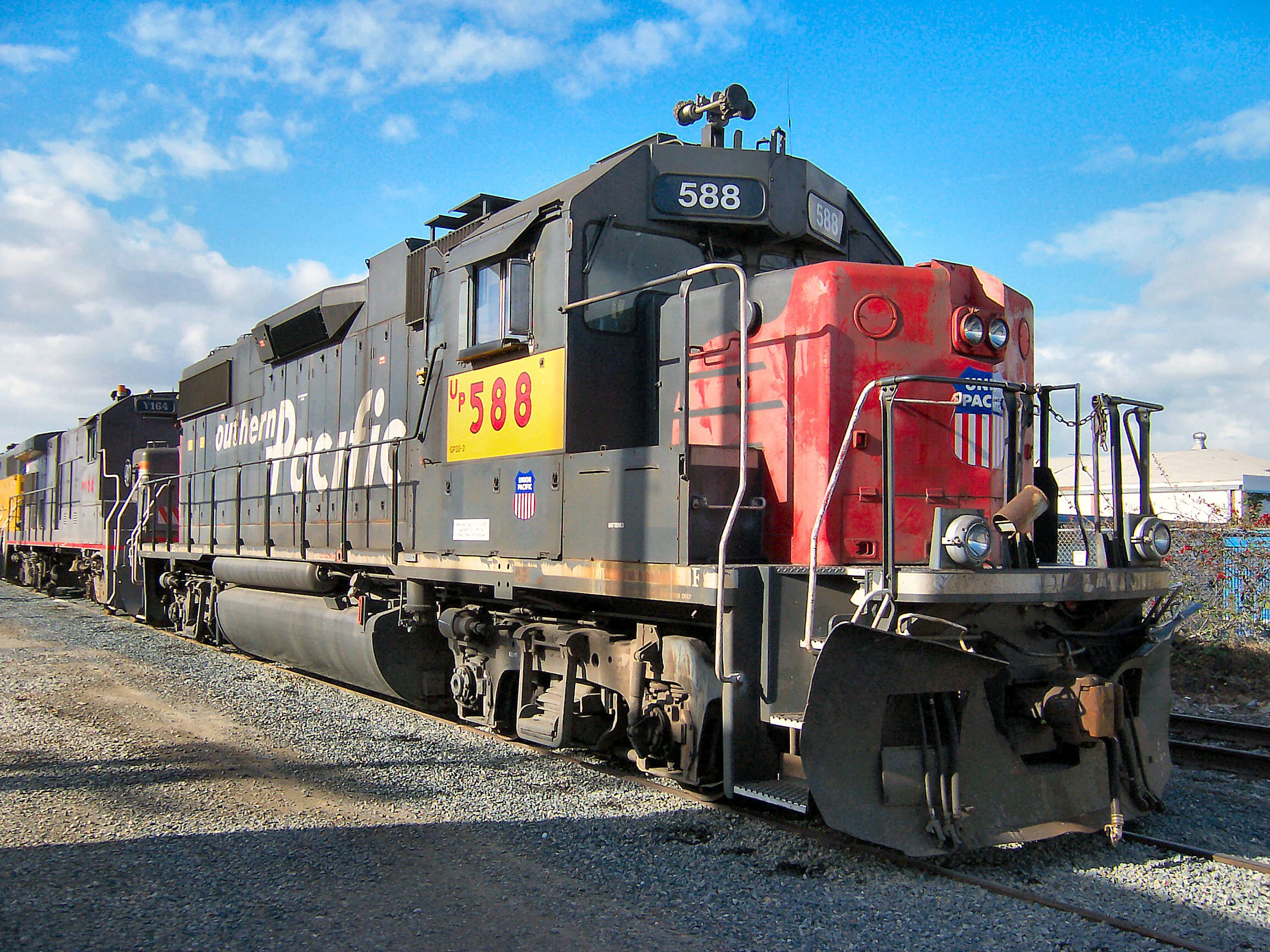 UP_GP38-2_588.jpg