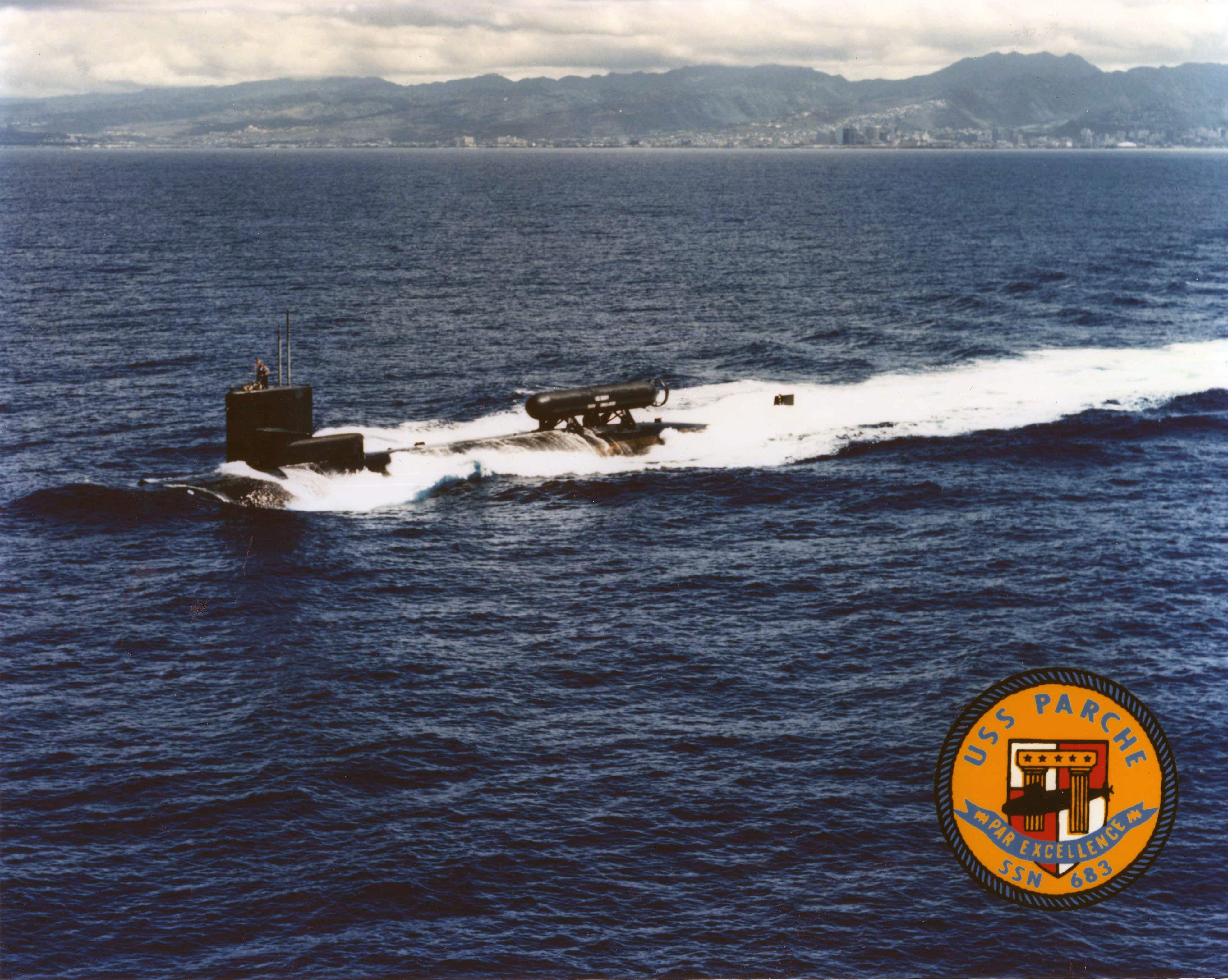 USS_Parche_(SSN-683)_off_Pearl_Harbor.jp