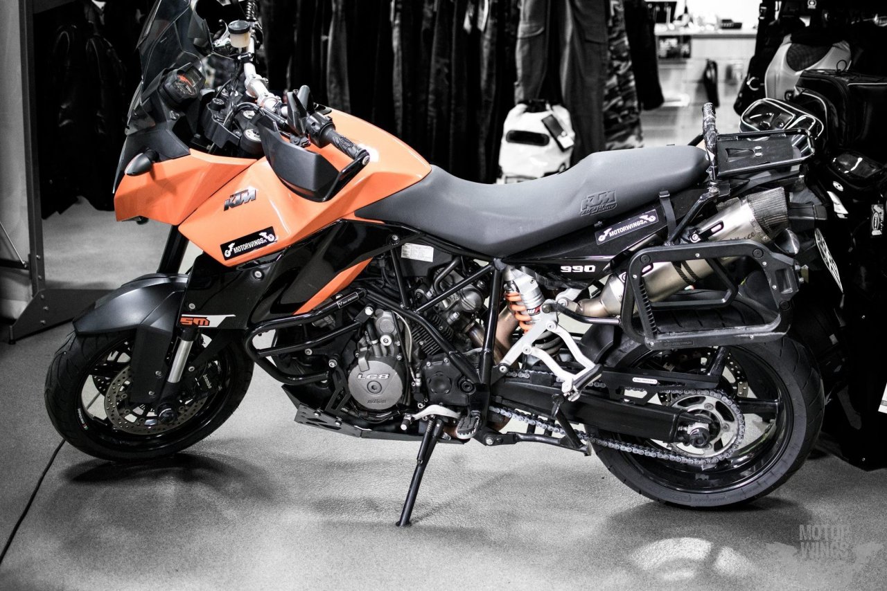 ktm-990-smt.jpg