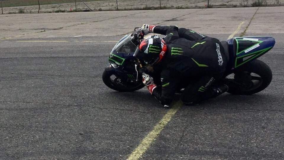 Sportowa pozycja na motocyklu - szkolenie